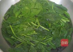 肉沫鸡蛋炒菠菜的做法图解1