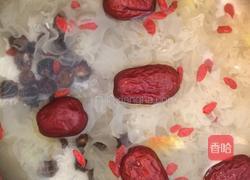 银耳桂圆红枣汤的做法图解3