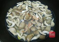 海鲜平菇汤的做法图解8