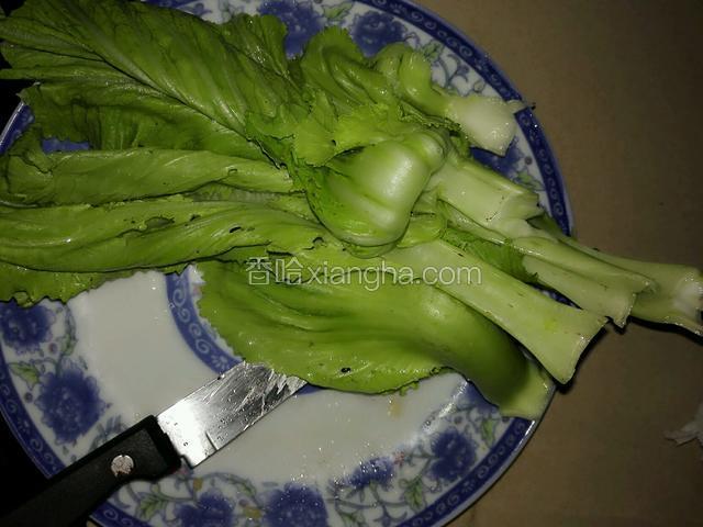 洗净的芥菜，扭成段