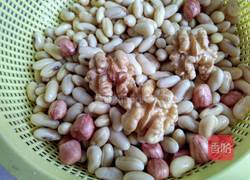 花生核桃豆浆的做法图解2