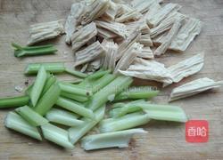 芹菜拌腐竹的做法图解2