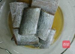 糖醋带鱼的做法图解2