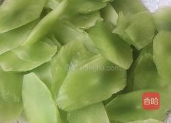 莴笋炒香肠的做法图解1