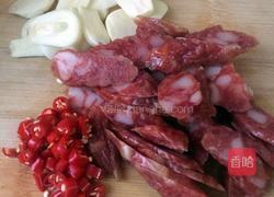 莴笋炒香肠的做法图解2