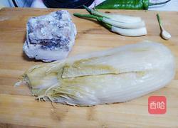 酸菜汆白肉的做法图解1