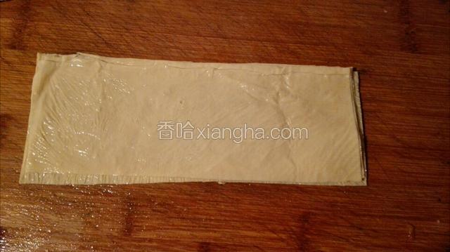 把腐衣改刀成适合用的大小