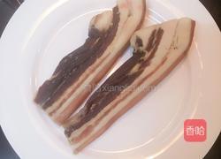 西芹辣椒炒腊肉的做法图解1