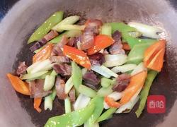 西芹辣椒炒腊肉的做法图解7