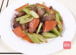 西芹辣椒炒腊肉的做法图解10