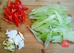 莴笋炒肉的做法图解2