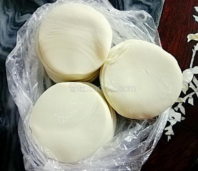 准备好饺子皮