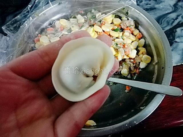 再把两头黏起来