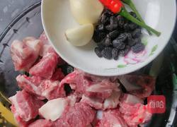 蒜蓉豆豉蒸排骨的做法图解1