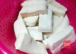 番茄豆腐焖的做法图解1