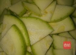西葫芦炒肉的做法图解1