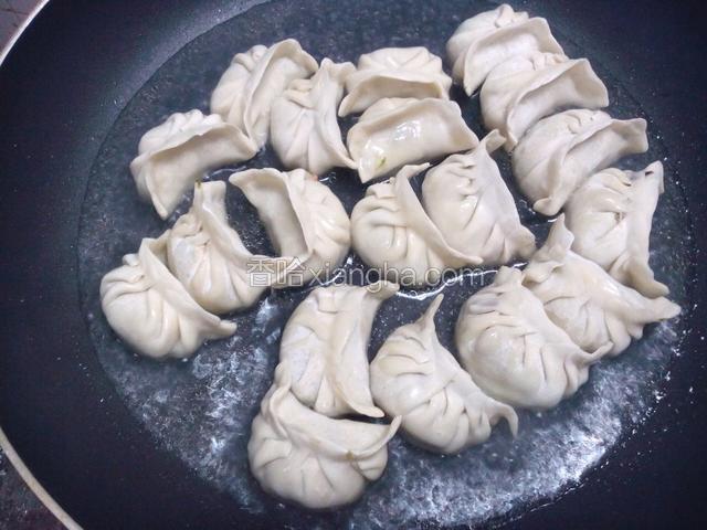 大火煮开，加盖转中小火煎13分钟。