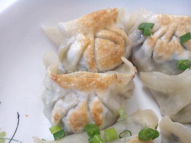 慢火2分钟，即可关火装碟！喜欢葱花的朋友可洒上点。