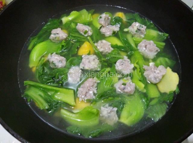 放鲮鱼丸、小火煮5-8分钟即可、饮用前放盐