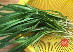 韭菜鸡蛋馅饼的做法图解1