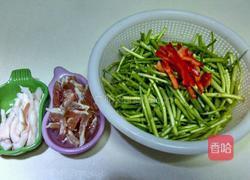 芦蒿炒咸肉丝的做法图解1