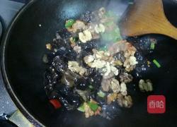 核桃木耳炒肉片的做法图解10