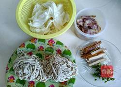 三香菜汤面的做法图解1
