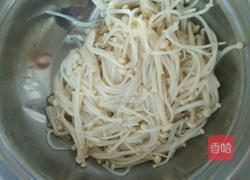 炝拌黄瓜金针菇的做法图解3