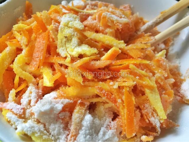 加入糖粉腌制