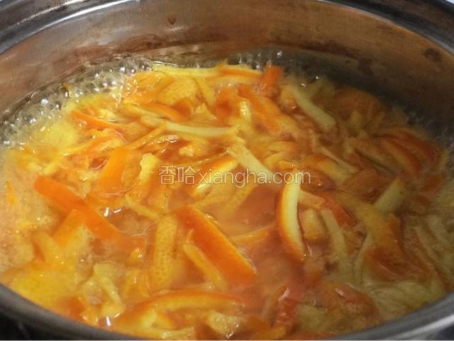 加水加柠檬汁熬煮