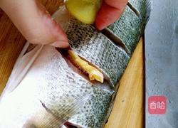 柠檬鲈鱼(泰式清蒸)的做法图解3