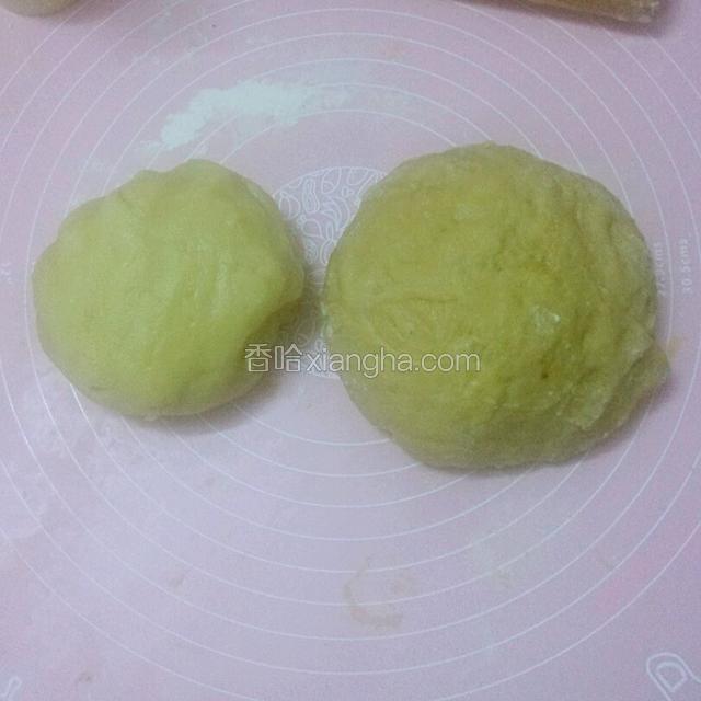 把两种面皮醒发半个小时