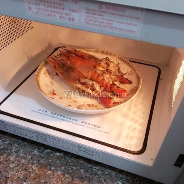 重新入微波炉大火烤1分钟后取出