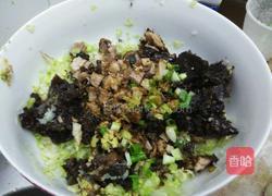 白菜剩扣肉包子的做法图解7