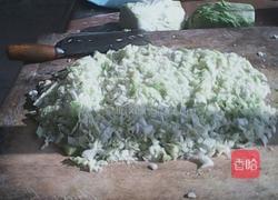白菜猪肉大馅饺子的做法图解2