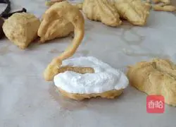 Illustration of how to make two-color swan puffs 10