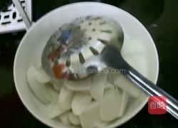 温州腊肉豆芽炒年糕的做法图解3