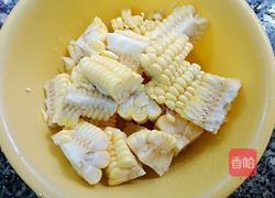 胡萝卜玉米焖排骨的做法图解1