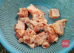 胡萝卜玉米焖排骨的做法图解2