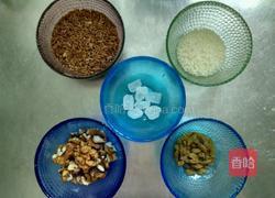 红米核桃粥的做法图解1