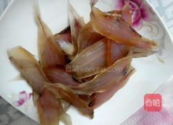 小龙利鱼干炒大白菜的做法图解2