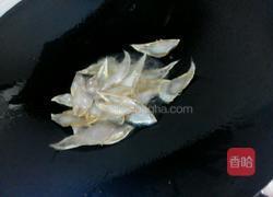 小龙利鱼干炒大白菜的做法图解3