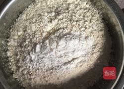 一学就会的简单电饭锅巧克力蛋糕的做法图解2