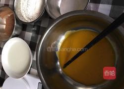 一学就会的简单电饭锅巧克力蛋糕的做法图解4