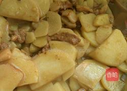 土豆咖喱炒肉的做法图解6