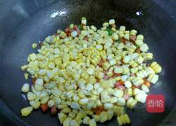 玉米粒炒火腿的做法图解2
