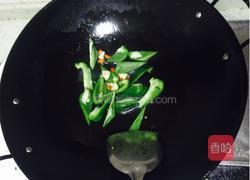 沙茶牛肉爆青椒的做法图解4