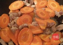 胡萝卜 黑木耳炒肉的做法图解4