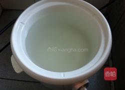 芹菜瘦肉粥的做法图解1