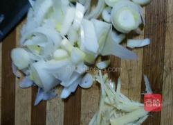 草鱼炖豆腐的做法图解1